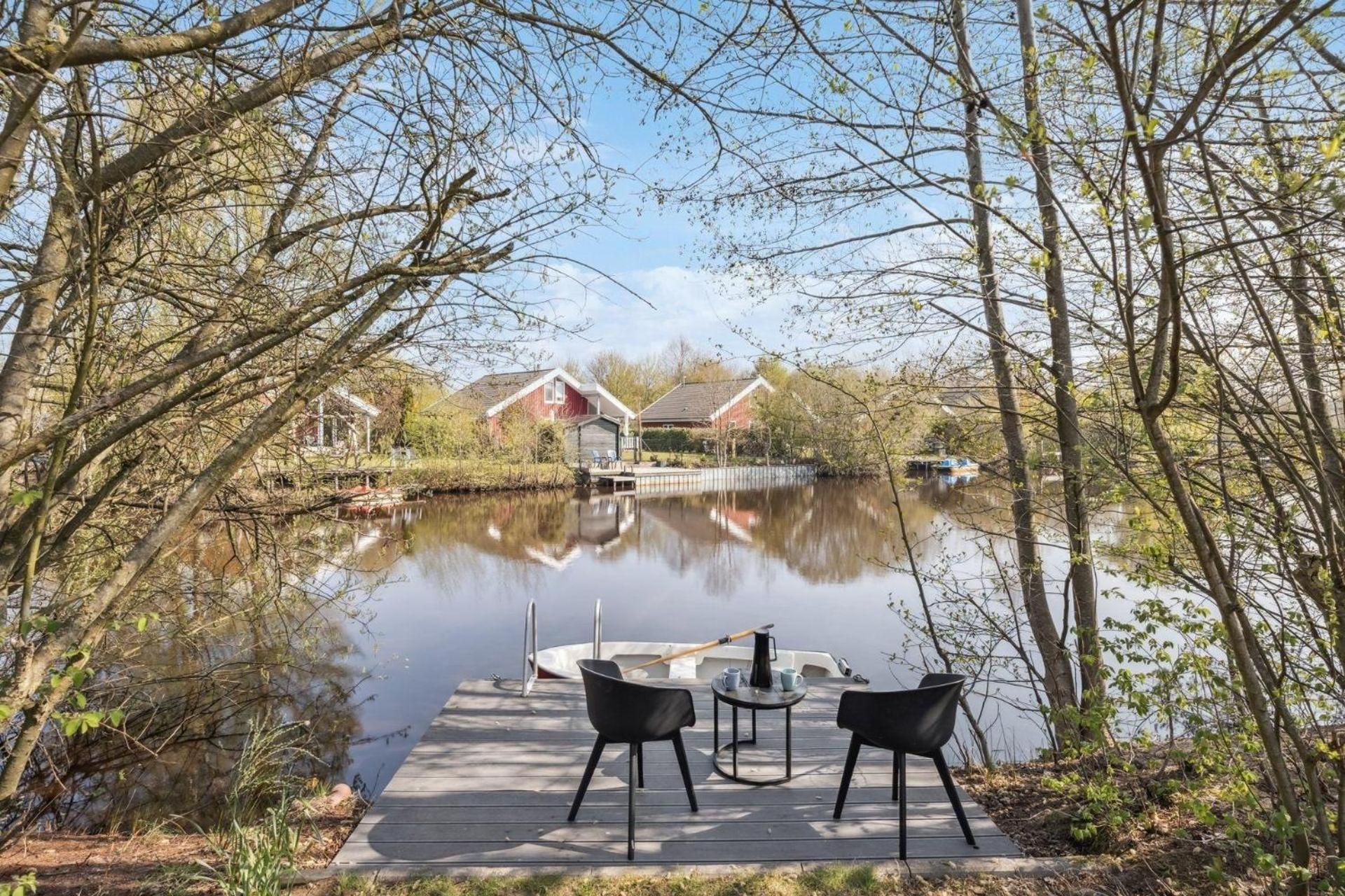 Ferienhaus Am Kleinen See Mit Steg, Garten Und Terrasse Twist Exterior photo
